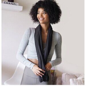 Beyond Yoga Infinity Scarf Black Zipper Pocket Holds Keys Phone More